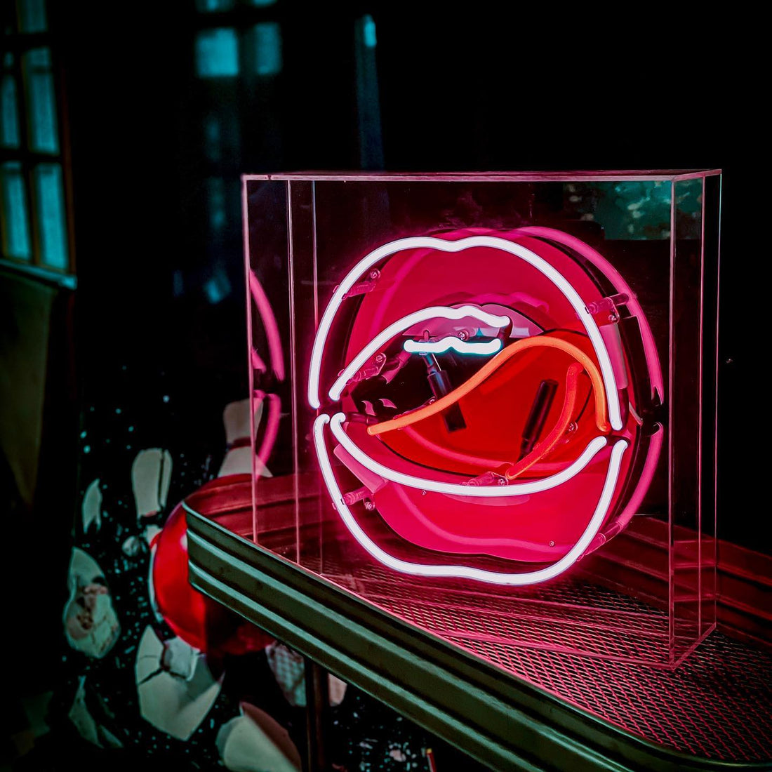 'Mouth' Acrylic Box Neon Light with Graphic