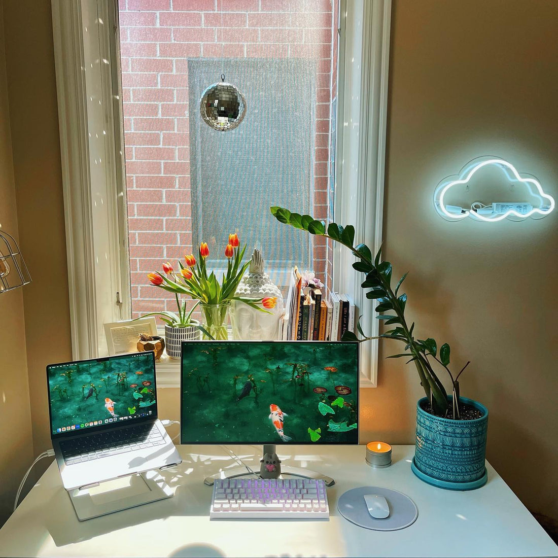 Neon Light 'Cloud' Wall Sign